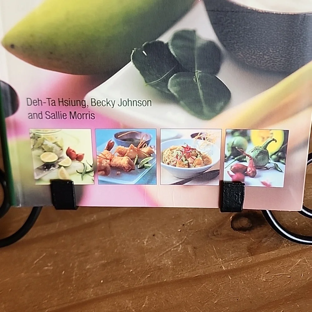 Thai & South-East Asian Cooking Book - Picture 3 of 16
